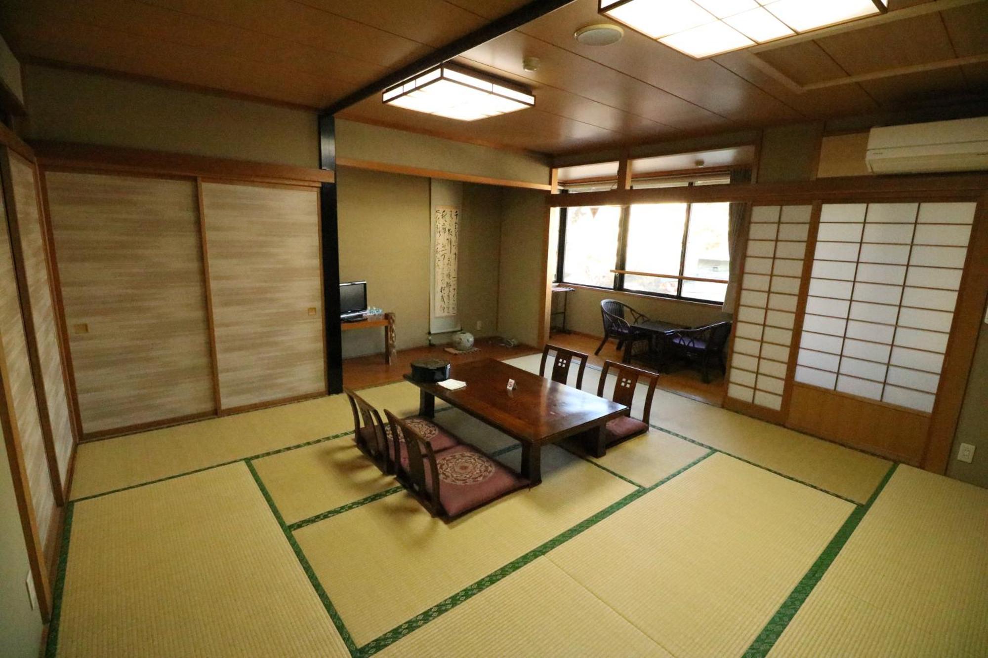 Hotel Wakamizusou Fujikawaguchiko Esterno foto