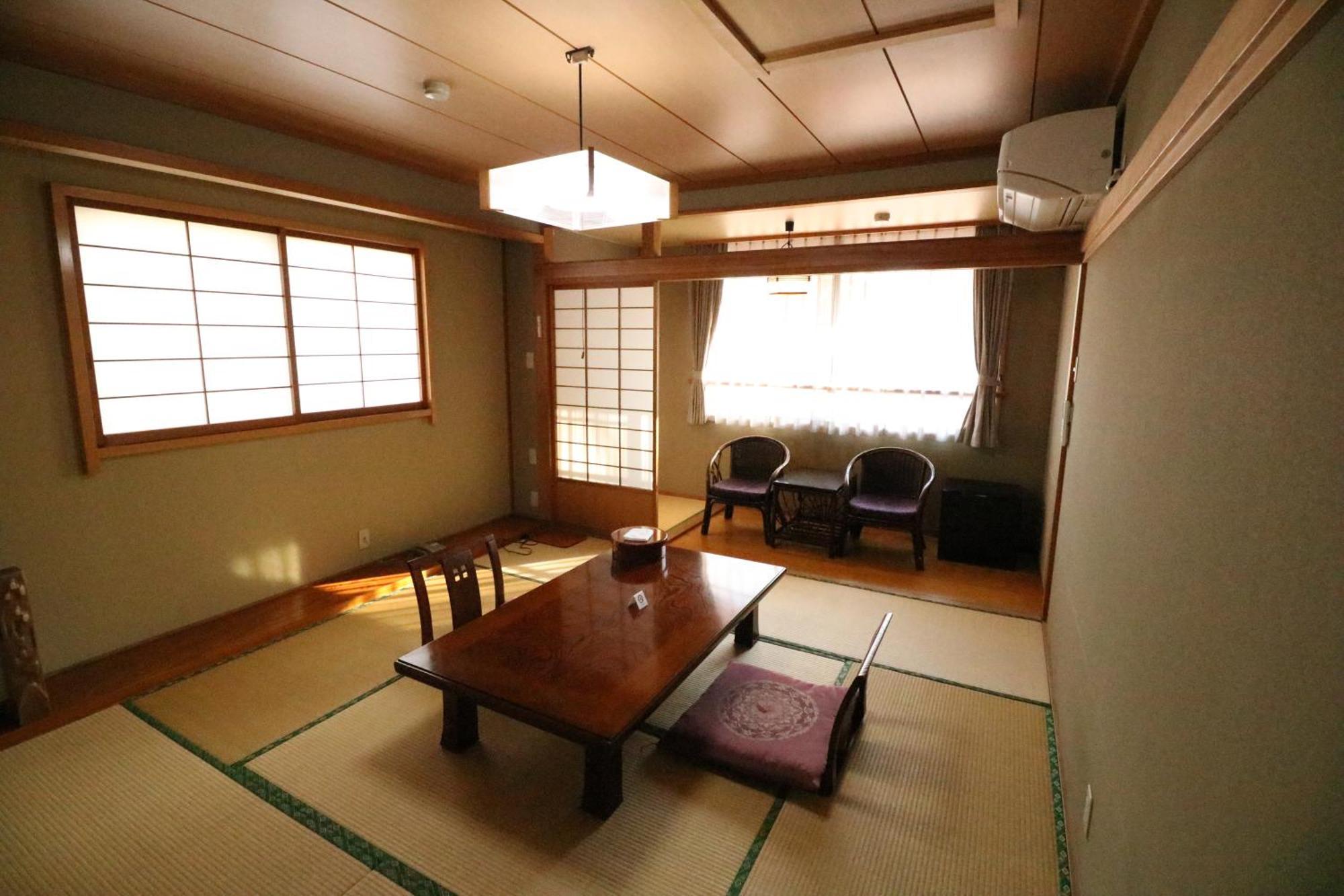 Hotel Wakamizusou Fujikawaguchiko Esterno foto