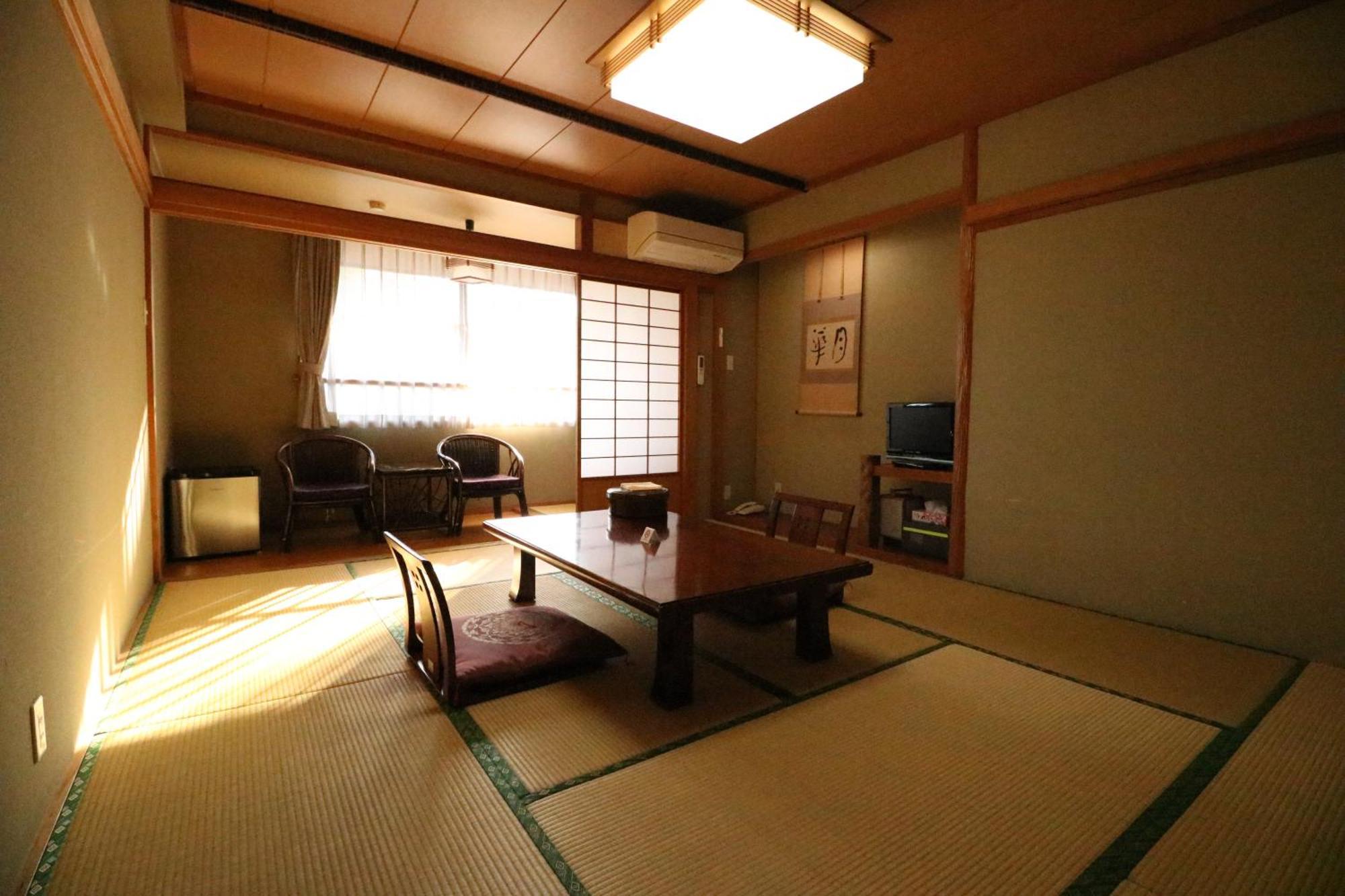 Hotel Wakamizusou Fujikawaguchiko Esterno foto
