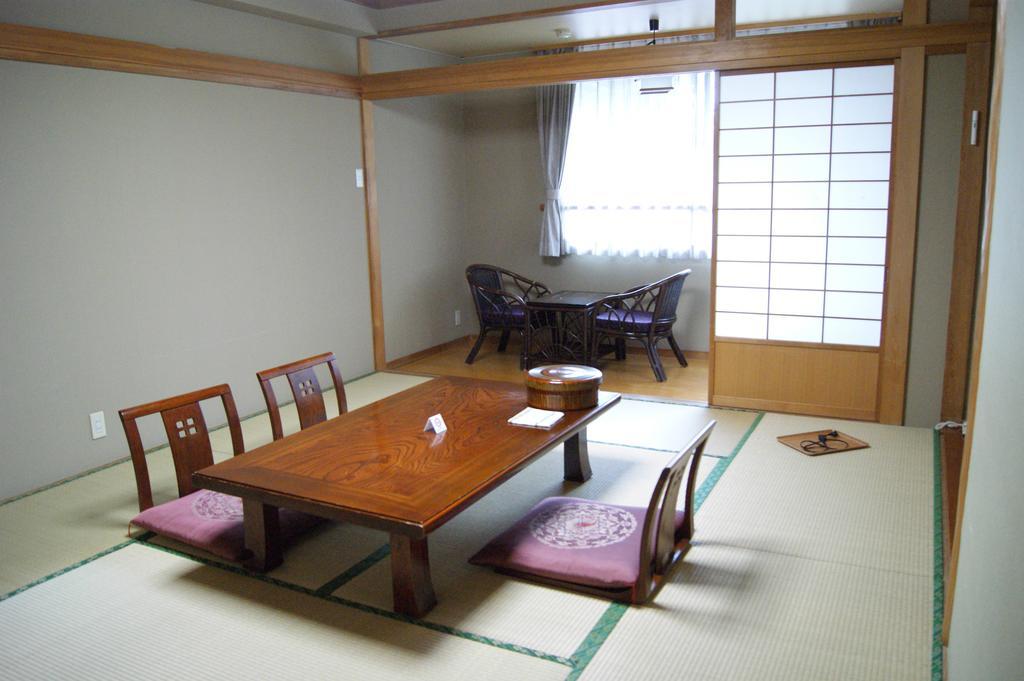 Hotel Wakamizusou Fujikawaguchiko Esterno foto