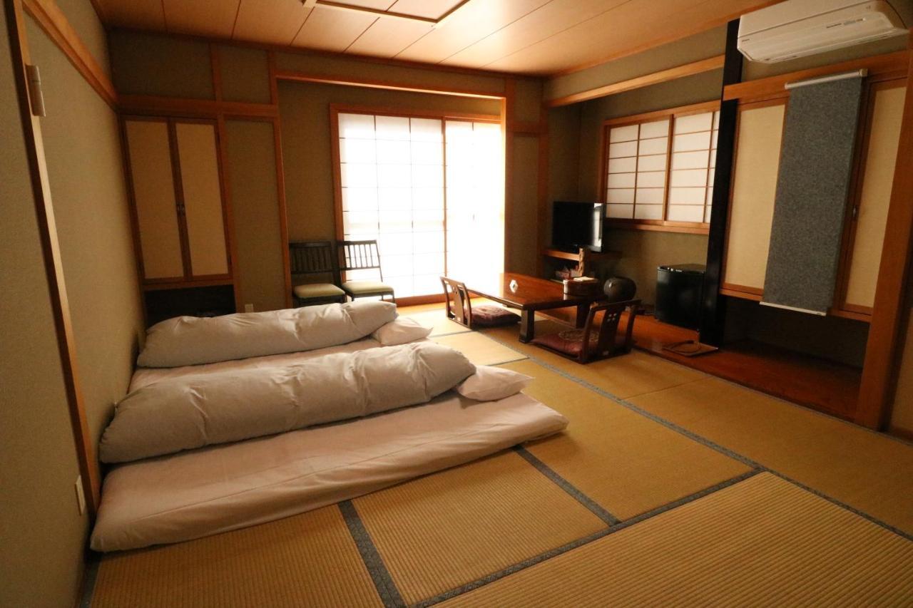 Hotel Wakamizusou Fujikawaguchiko Esterno foto