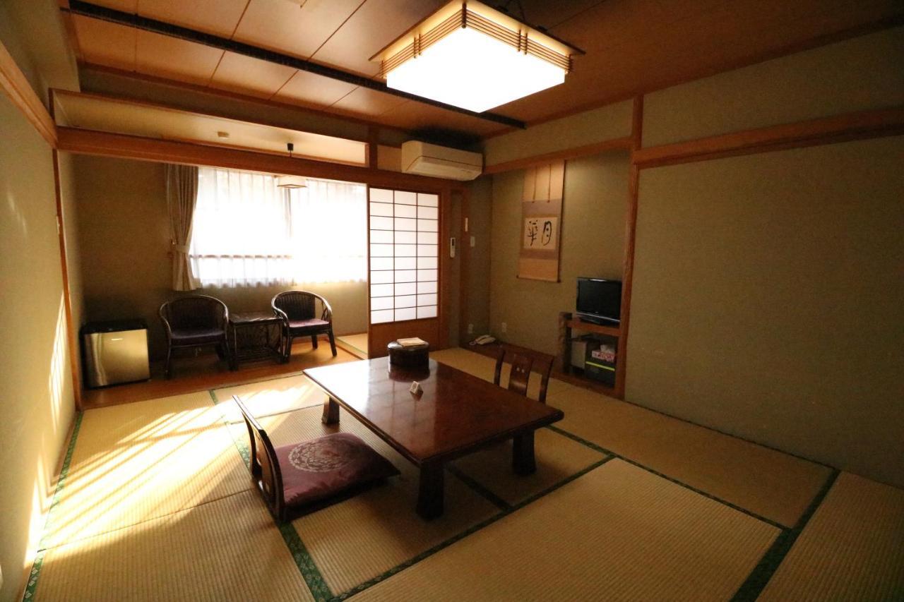 Hotel Wakamizusou Fujikawaguchiko Esterno foto