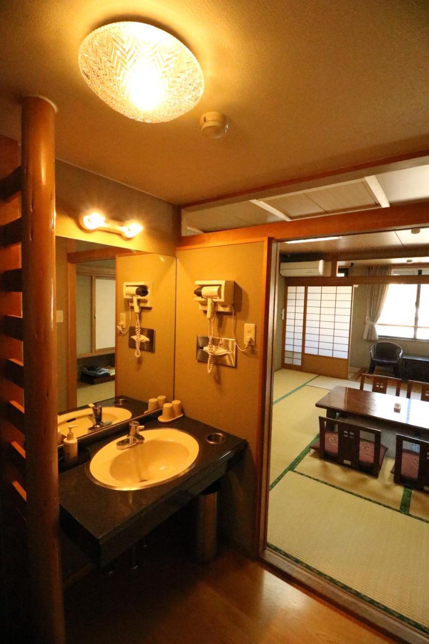 Hotel Wakamizusou Fujikawaguchiko Esterno foto